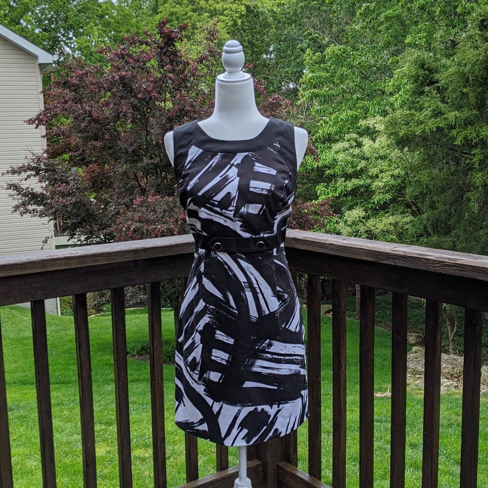 Black and White Design Sheath Dress Junior 11